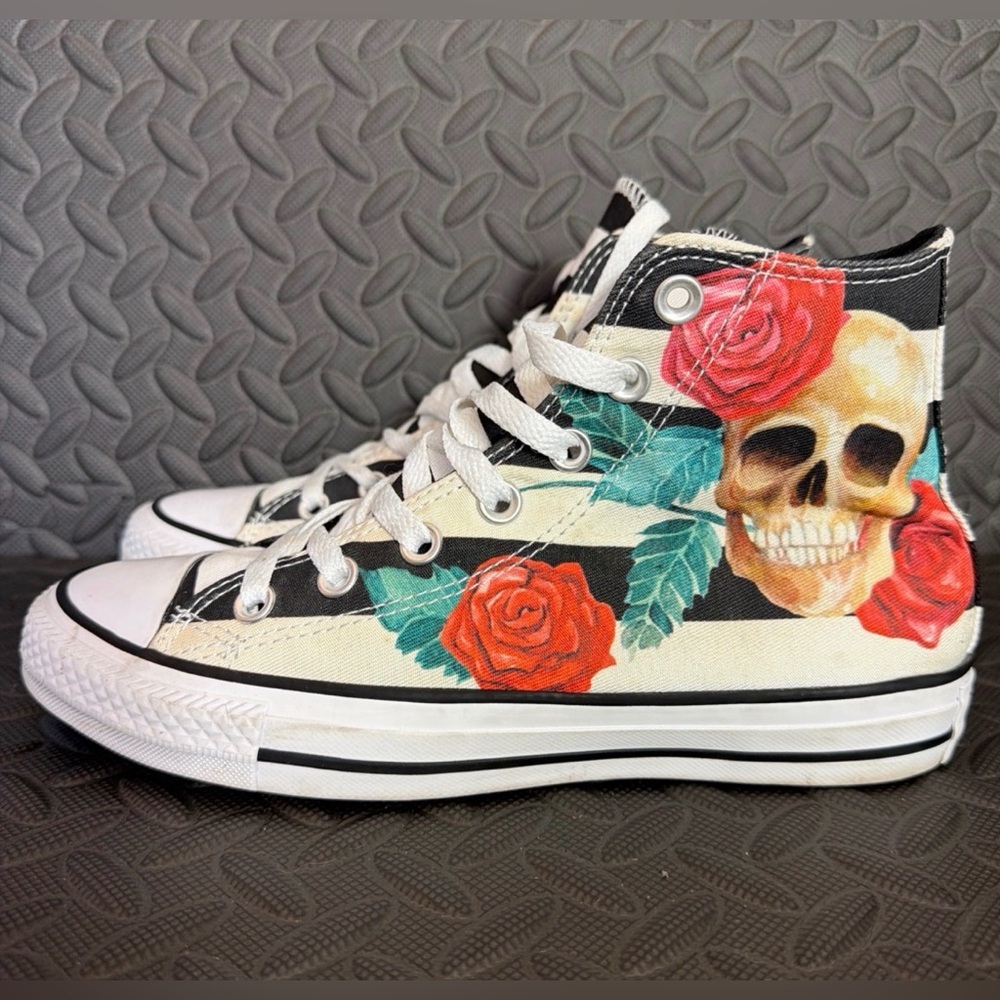 ⭐️ Converse CTAS Chuck Taylor All Stars Hi Top Sneakers Skulls & Roses  Size 7